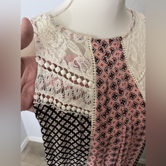 Lace & Patterned Shift Dress - Picture 2 of 8